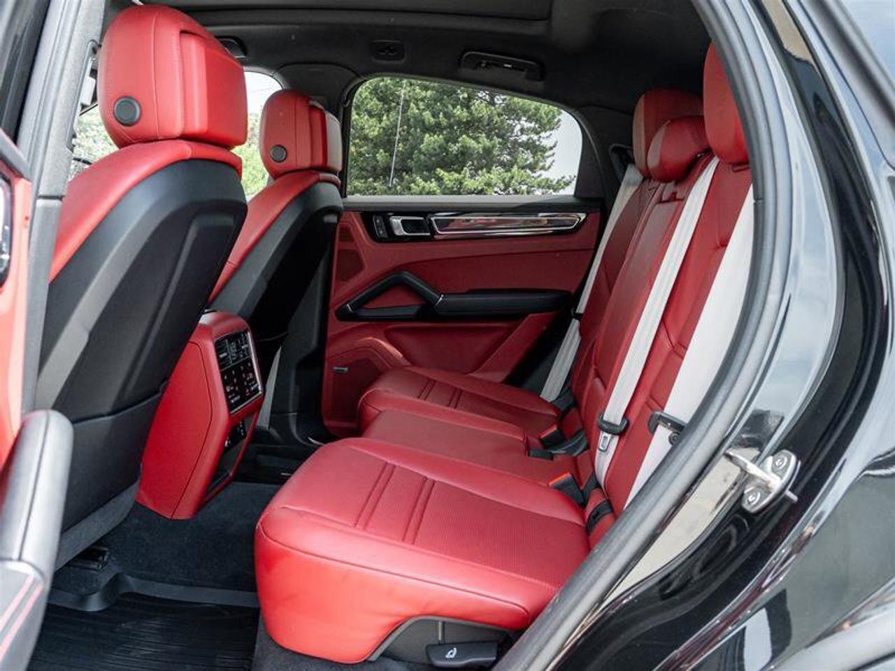 2023 Porsche Cayenne Platinum Edition Coupe AWD Performance Pkg Power S Photo