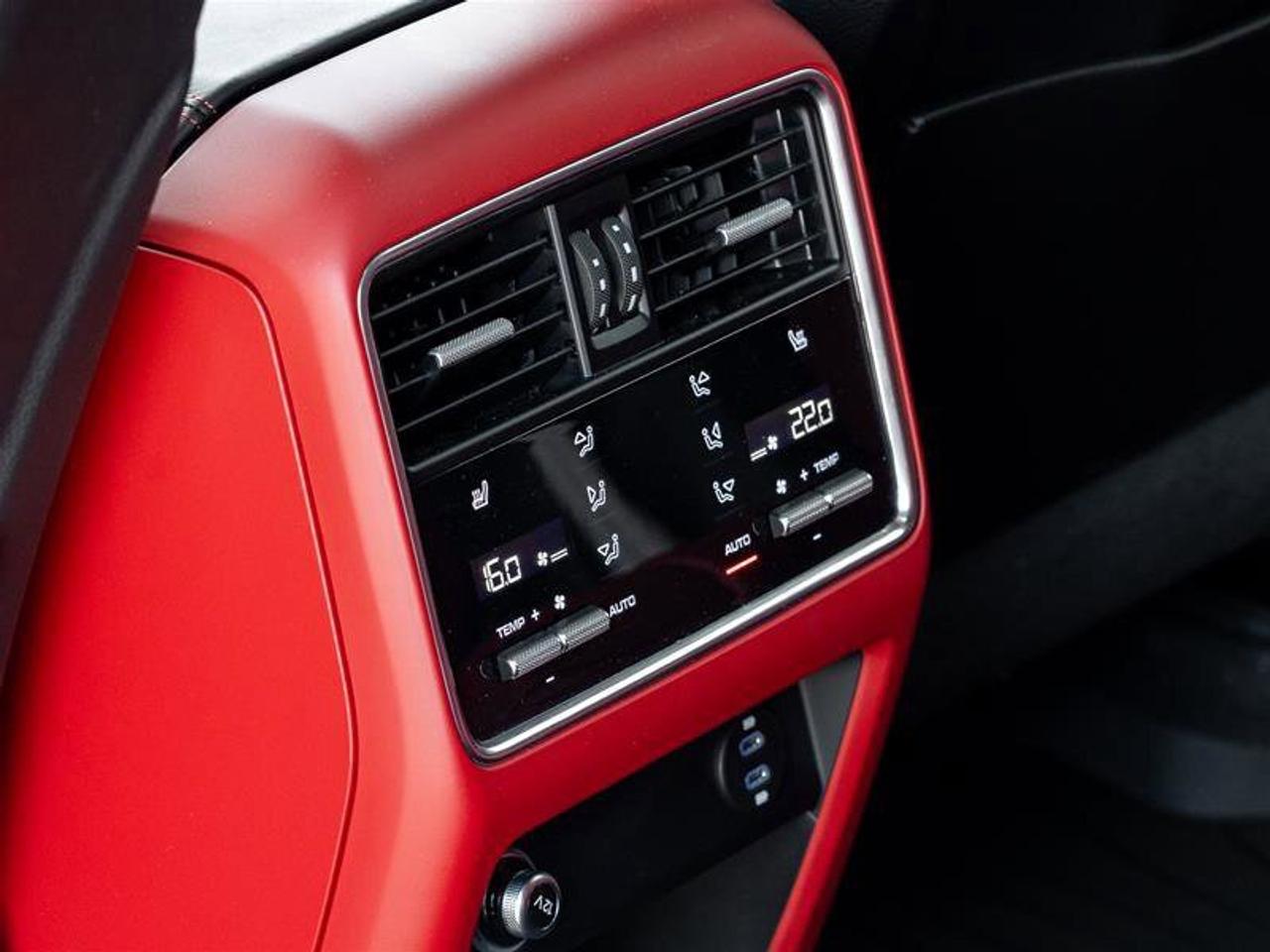 2023 Porsche Cayenne Platinum Edition Coupe AWD Performance Pkg Power S Photo