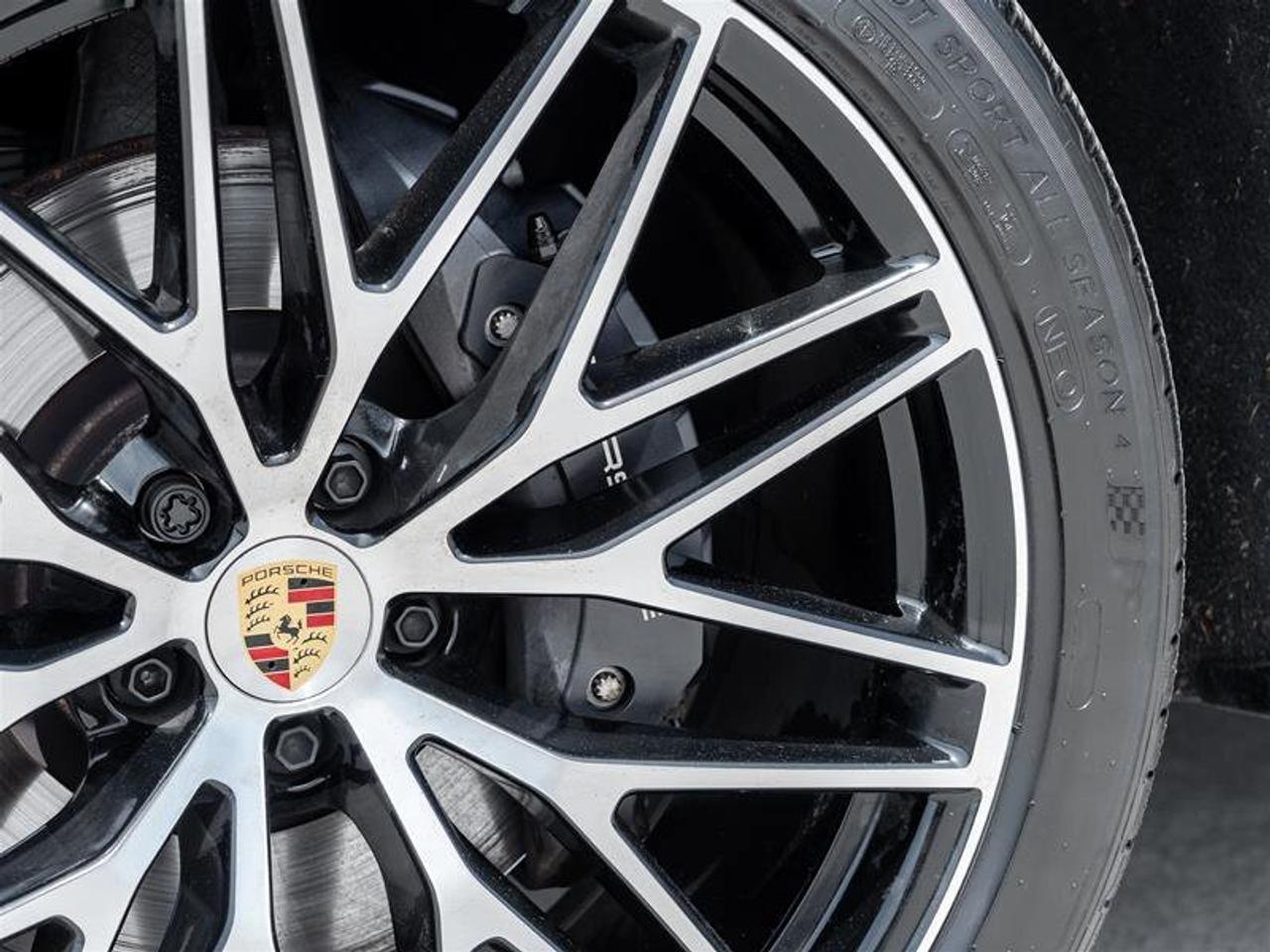 2024 Porsche Macan AWD Premium Pkg Plus Exterior Pkg in Exterior Colo Photo