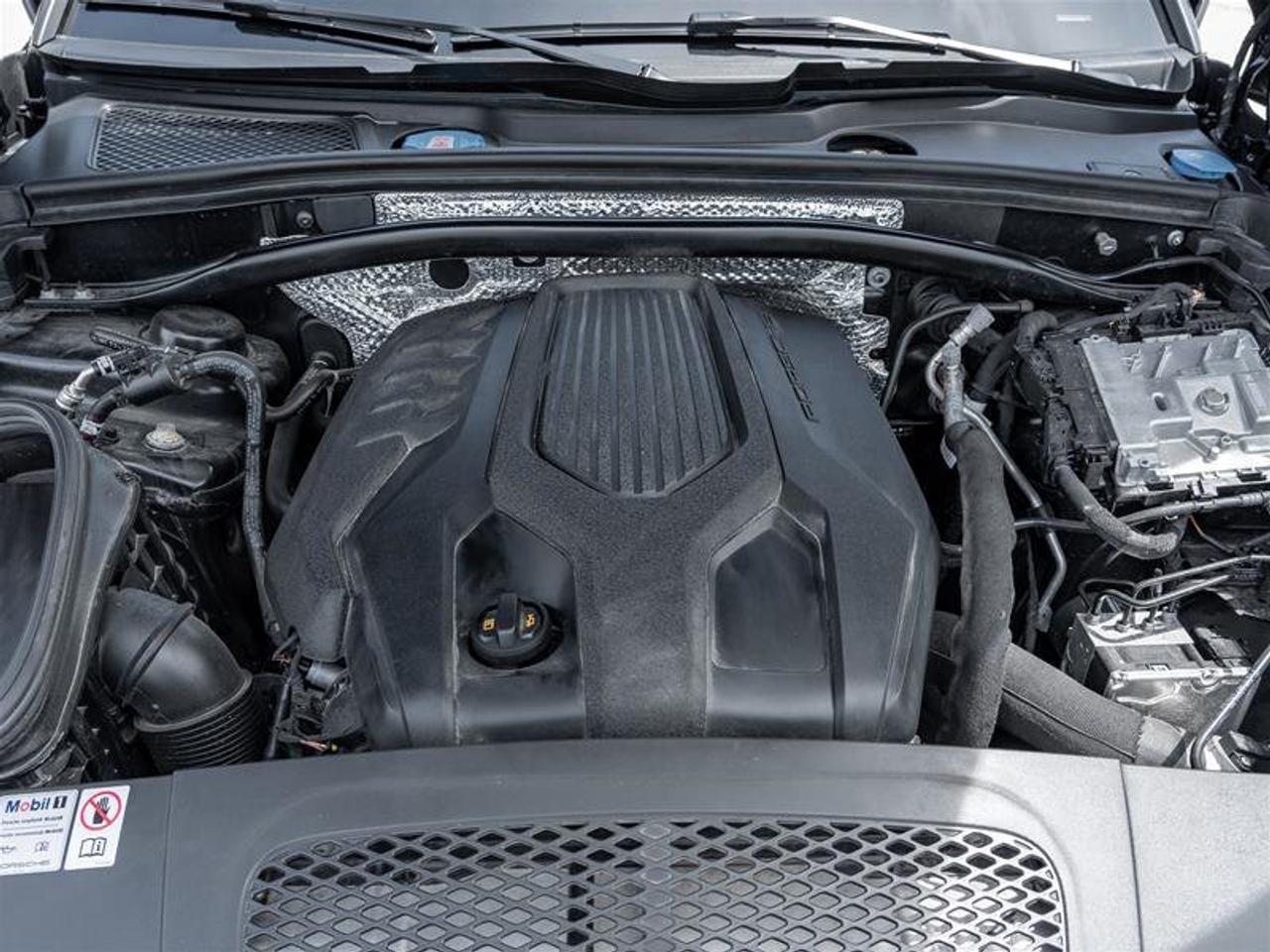 2024 Porsche Macan AWD Premium Pkg Plus Exterior Pkg in Exterior Colo Photo