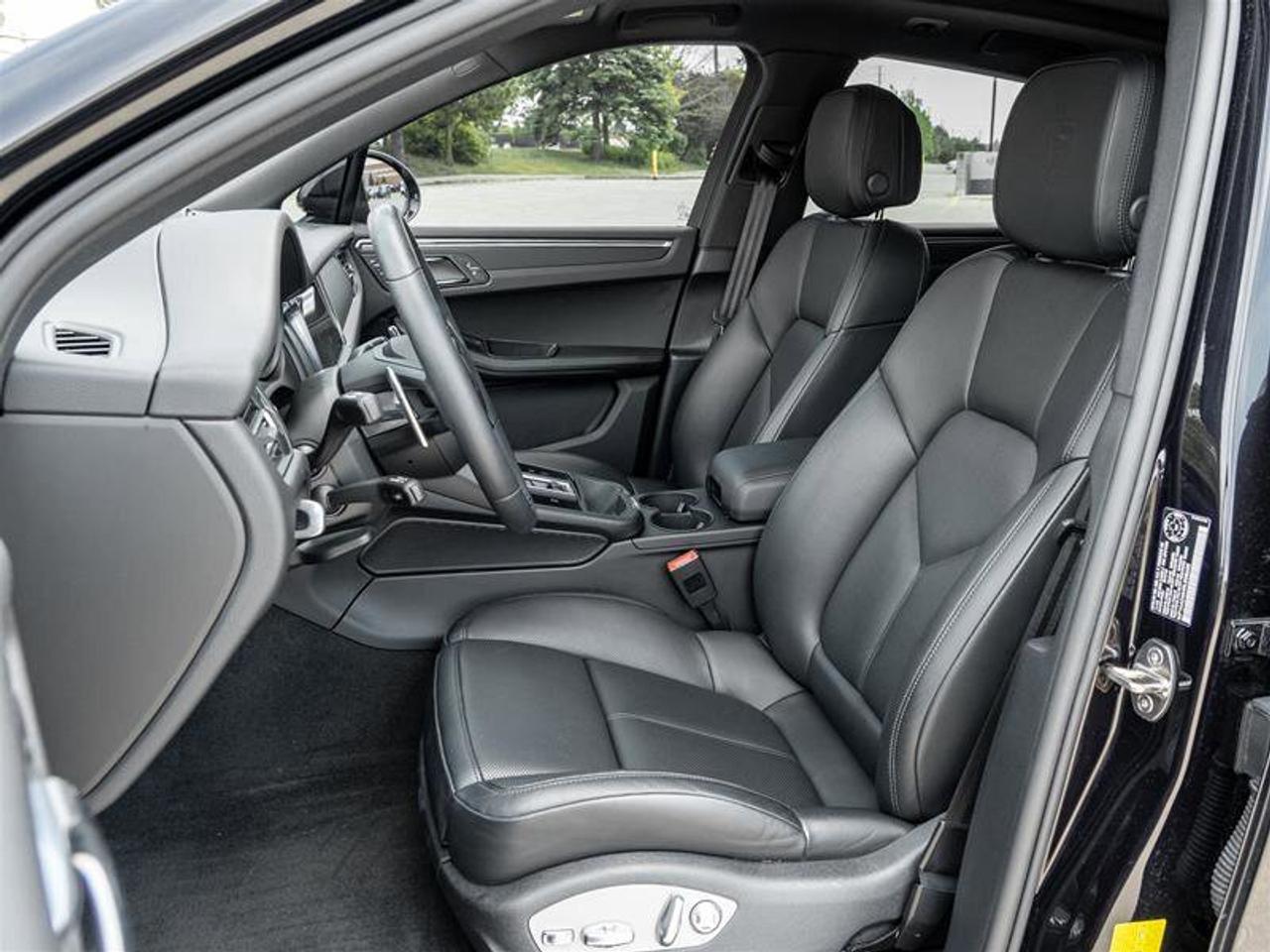 2024 Porsche Macan AWD Premium Pkg Plus Exterior Pkg in Exterior Colo Photo