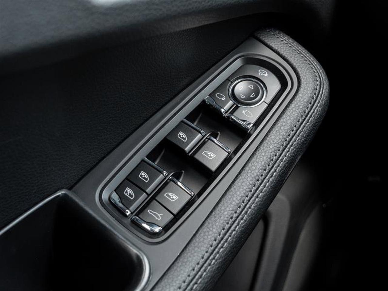 2024 Porsche Macan AWD Premium Pkg Plus Exterior Pkg in Exterior Colo Photo