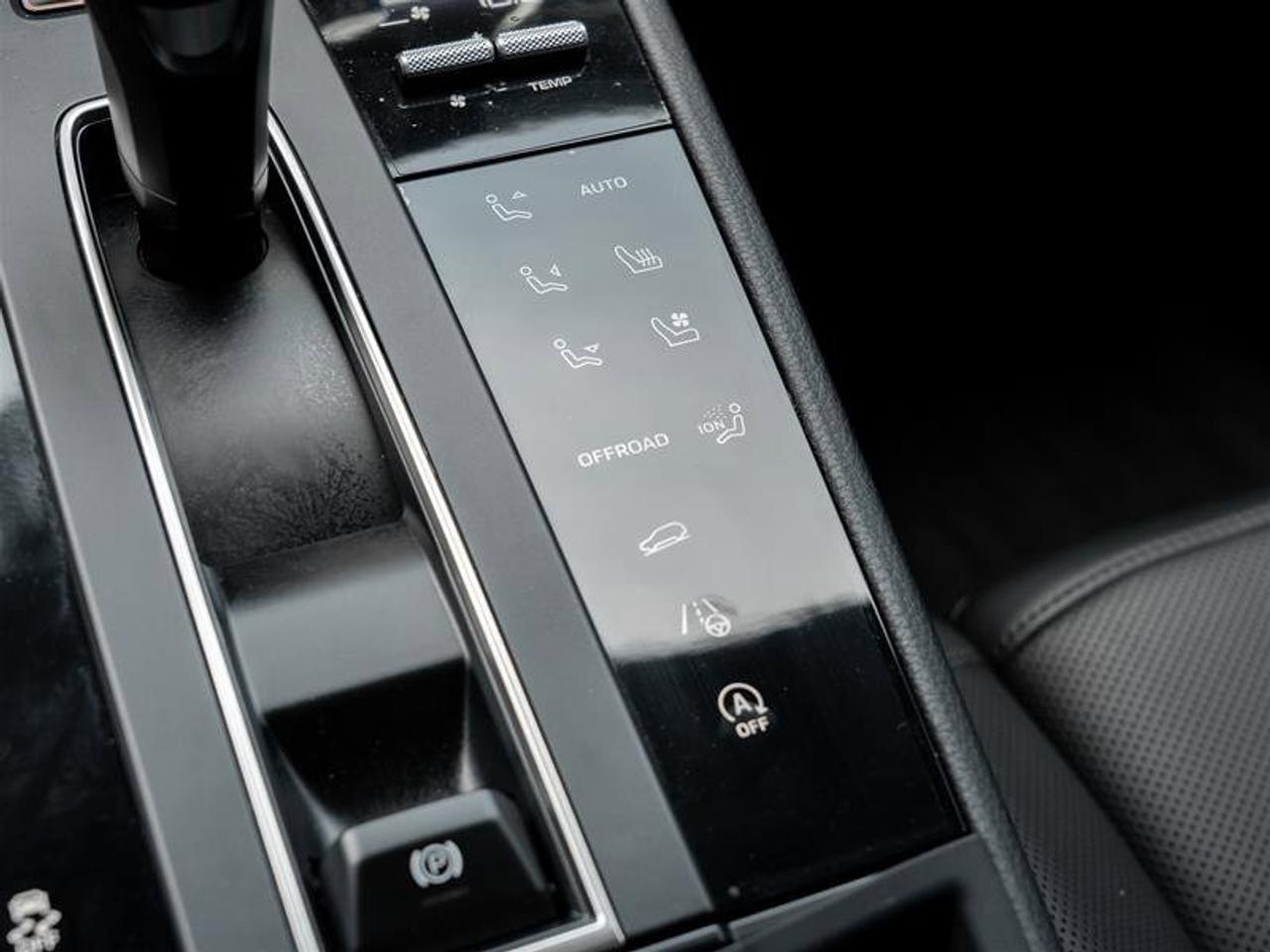 2024 Porsche Macan AWD Premium Pkg Plus Exterior Pkg in Exterior Colo Photo