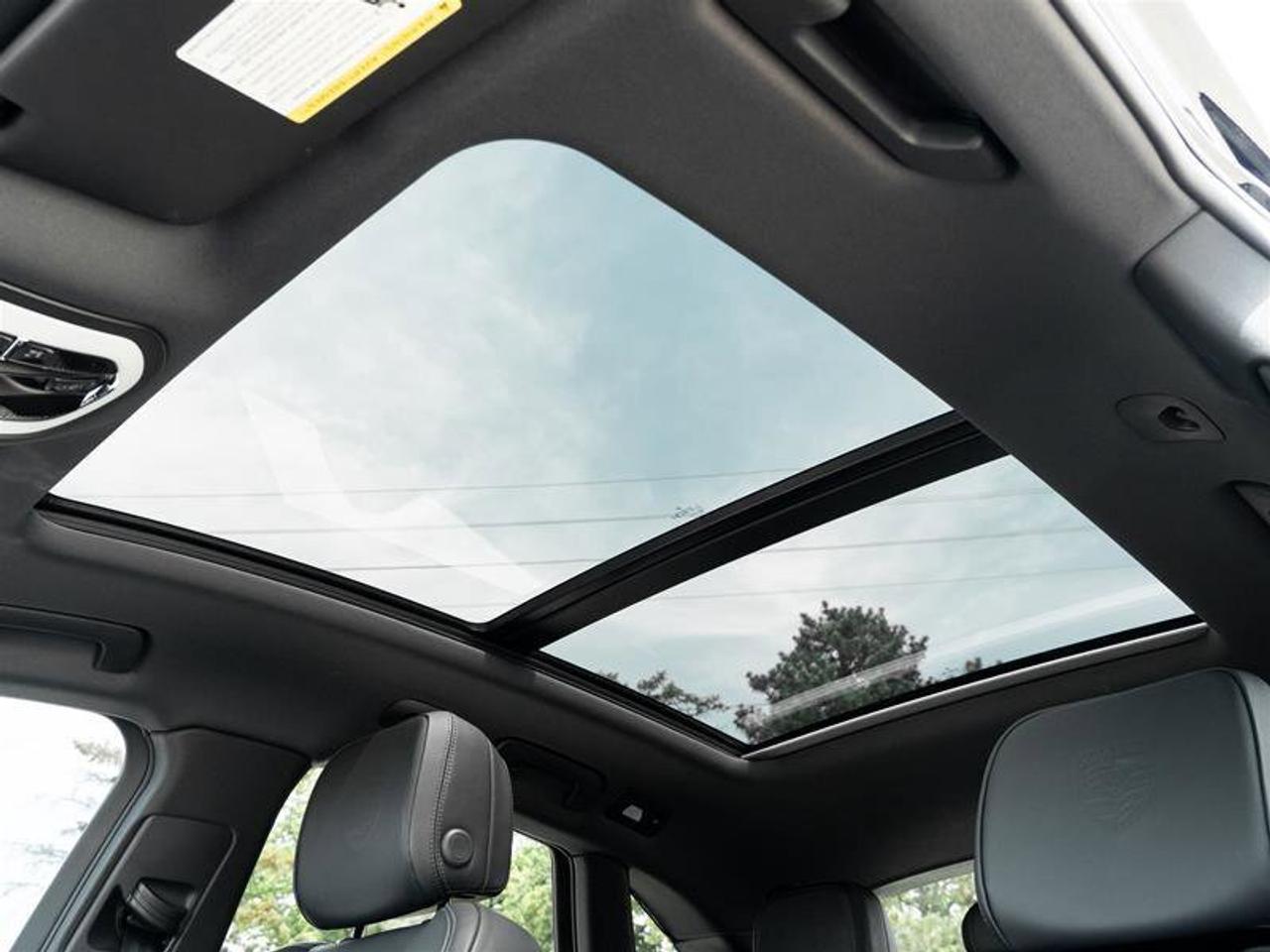 2024 Porsche Macan AWD Premium Pkg Plus Exterior Pkg in Exterior Colo Photo