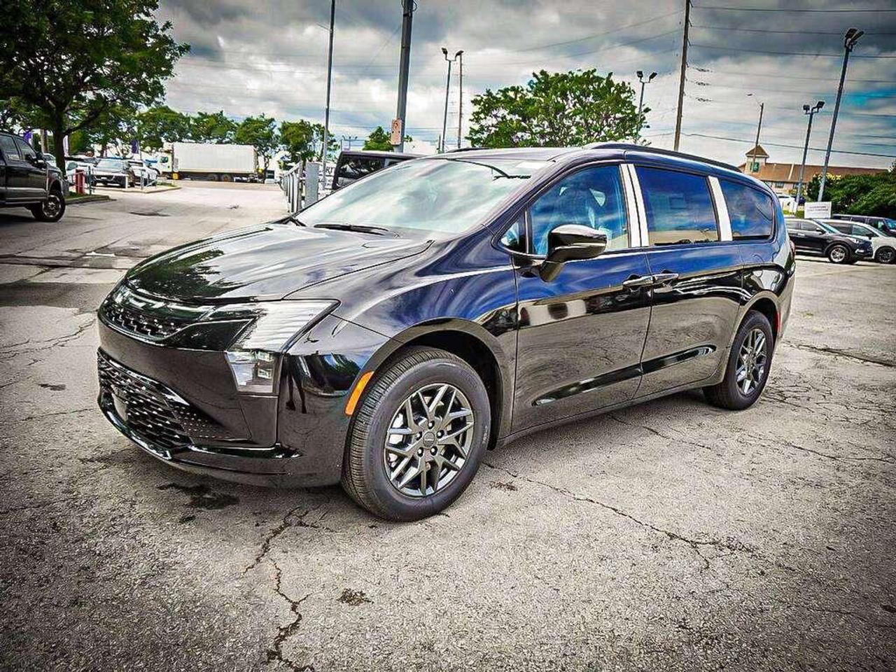 2027 Chrysler Pacifica  Photo4