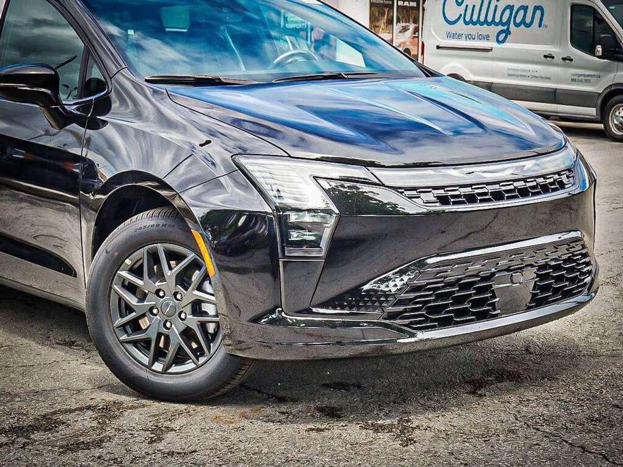 2027 Chrysler Pacifica  Photo
