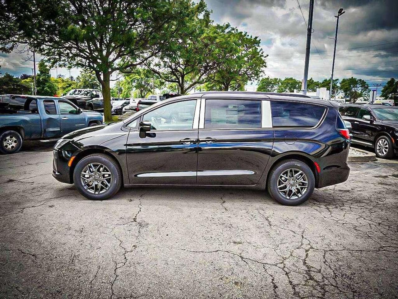 2027 Chrysler Pacifica  Photo