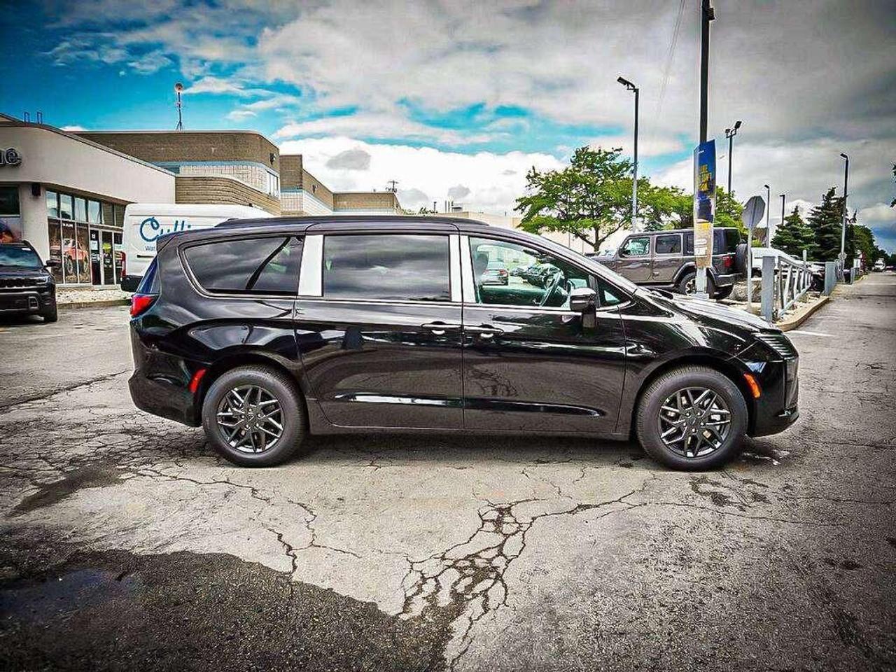2027 Chrysler Pacifica  Photo