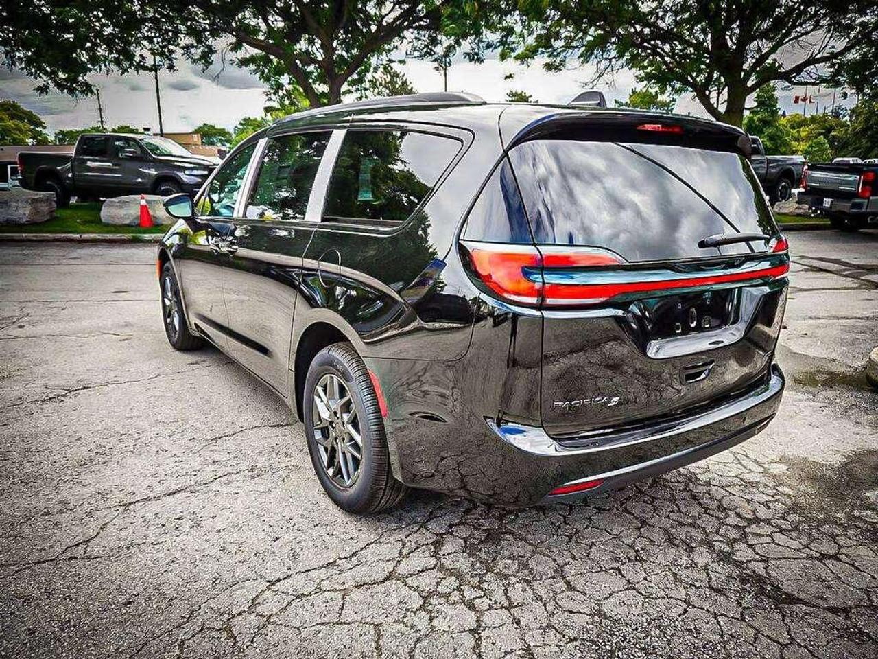 2027 Chrysler Pacifica  Photo