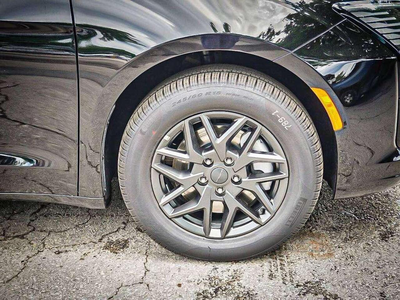 2027 Chrysler Pacifica  Photo