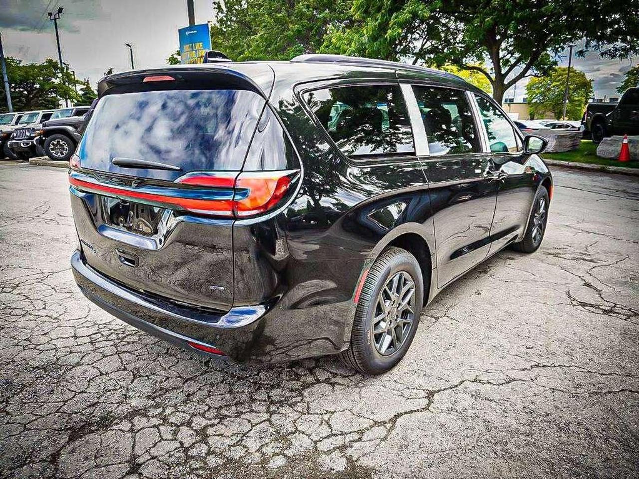 2027 Chrysler Pacifica  Photo
