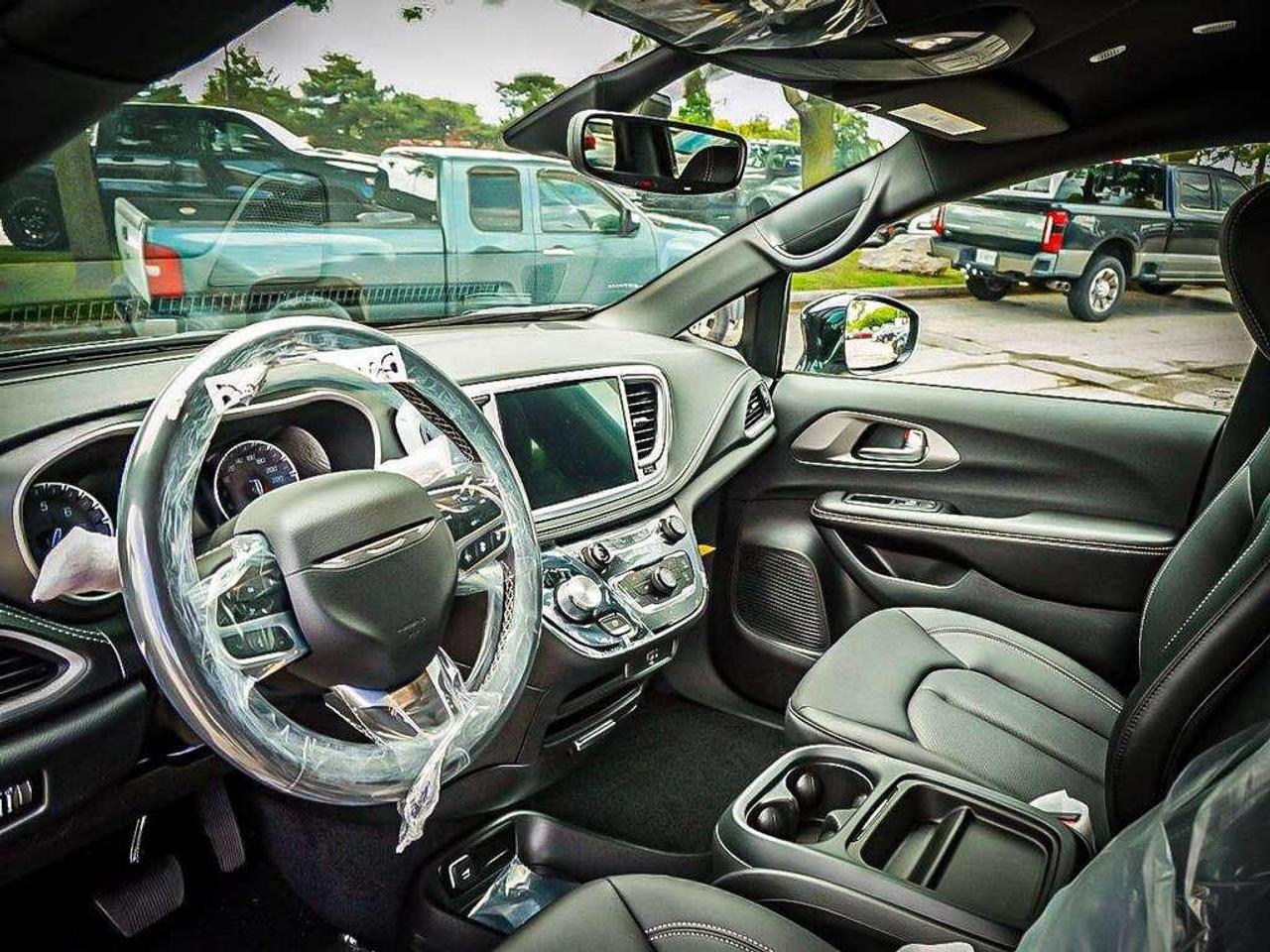 2027 Chrysler Pacifica  Photo