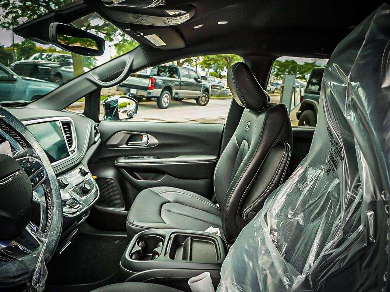 2027 Chrysler Pacifica  Photo