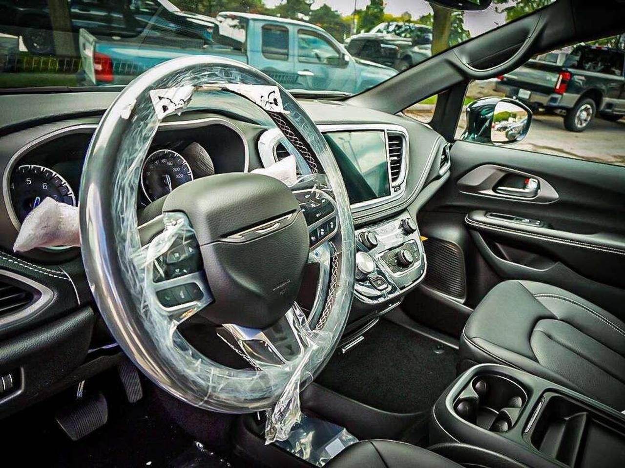 2027 Chrysler Pacifica  Photo