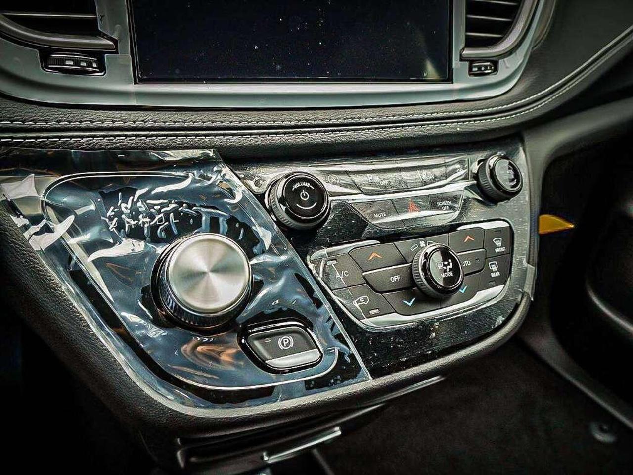 2027 Chrysler Pacifica  Photo
