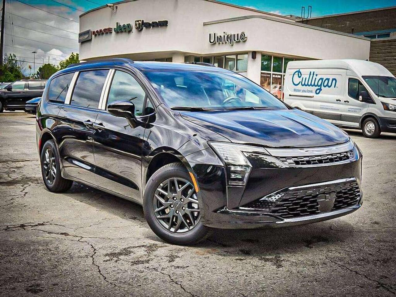 2027 Chrysler Pacifica  Photo