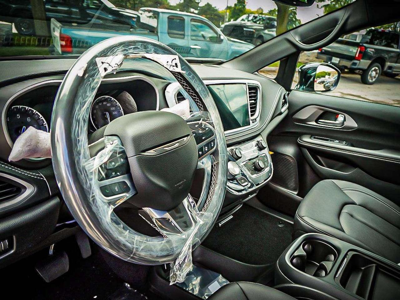 2027 Chrysler Pacifica  Photo