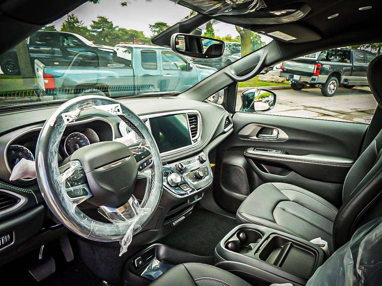 2027 Chrysler Pacifica  Photo