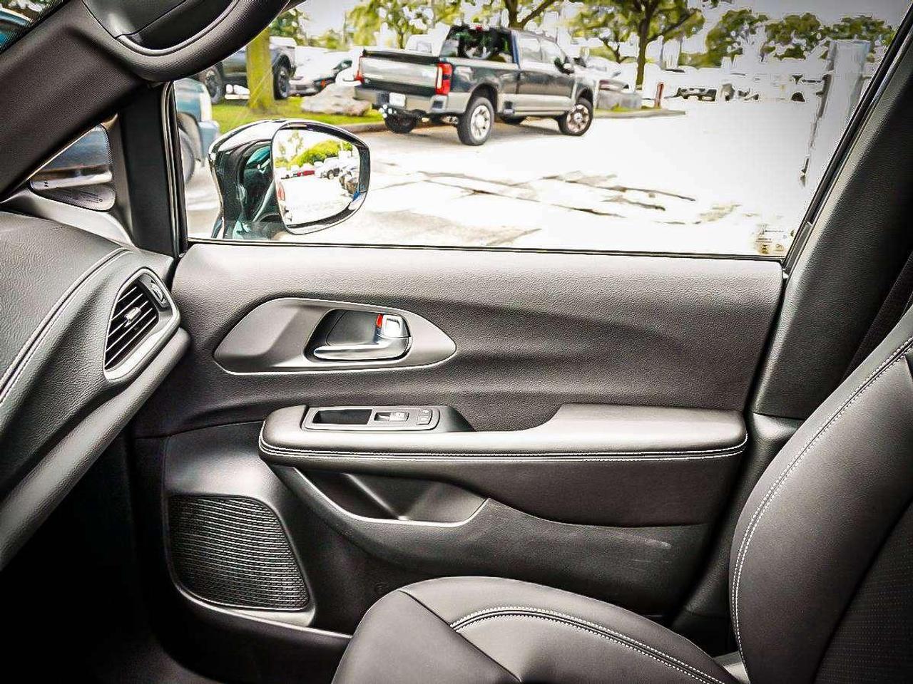 2027 Chrysler Pacifica  Photo