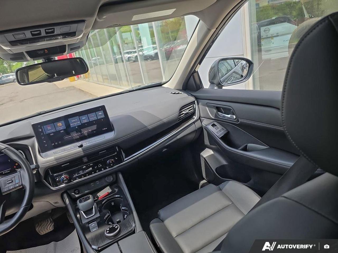 2024 Nissan Rogue SL Photo