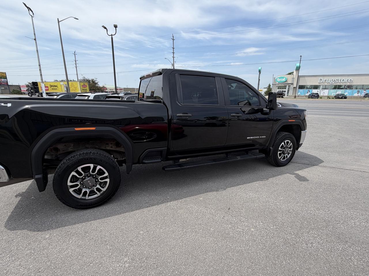 2023 GMC SIERRA 2500HD Pro DIESEL 4x4 CALL NAPANEE 613-354-2100 Photo