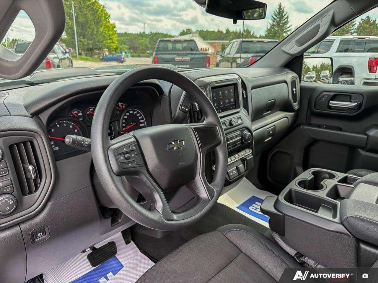 2026 Chevrolet Silverado 1500 Heated Outside Mirrors   Trailer Brake Controller   Remote Start Photo
