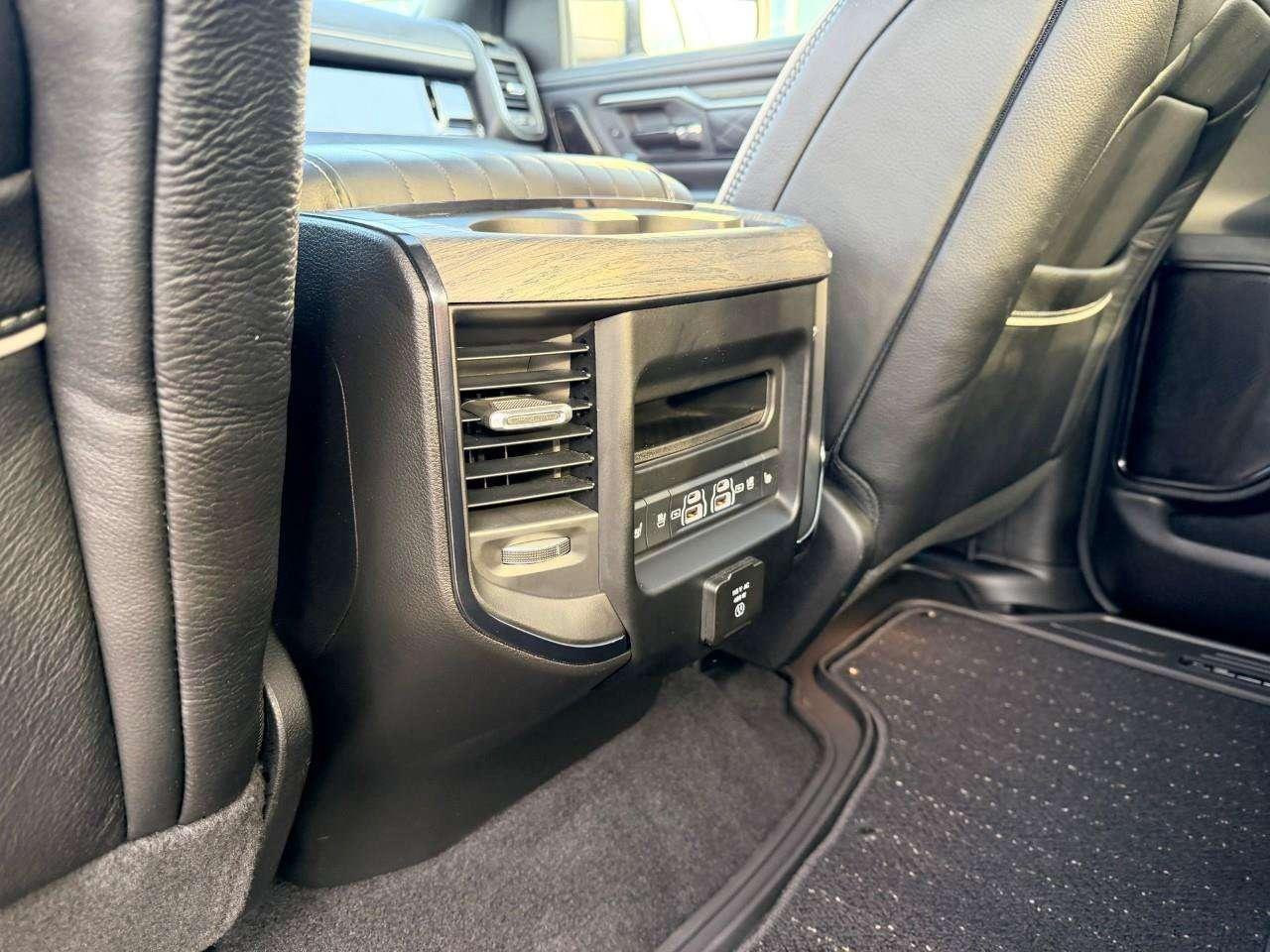 2025 RAM 1500 LIMTED NIGHT, 3.6L V6, 4X4, ALLOYS, LEATHER, NAV, 1-OWNER, CERTIFIED PREOWNED! Photo