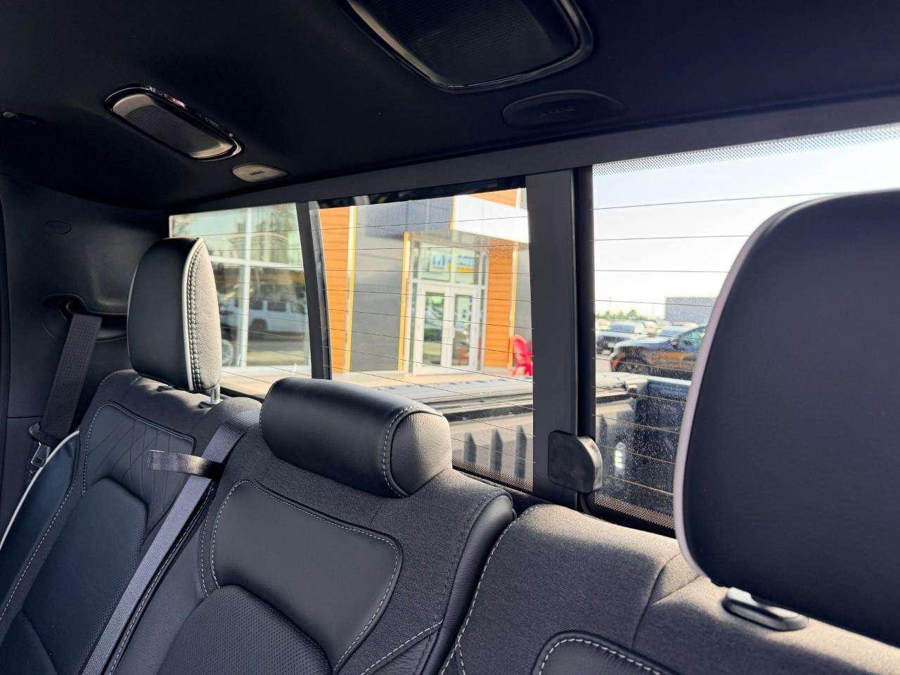 2025 RAM 1500 LIMTED NIGHT, 3.6L V6, 4X4, ALLOYS, LEATHER, NAV, 1-OWNER, CERTIFIED PREOWNED! Photo