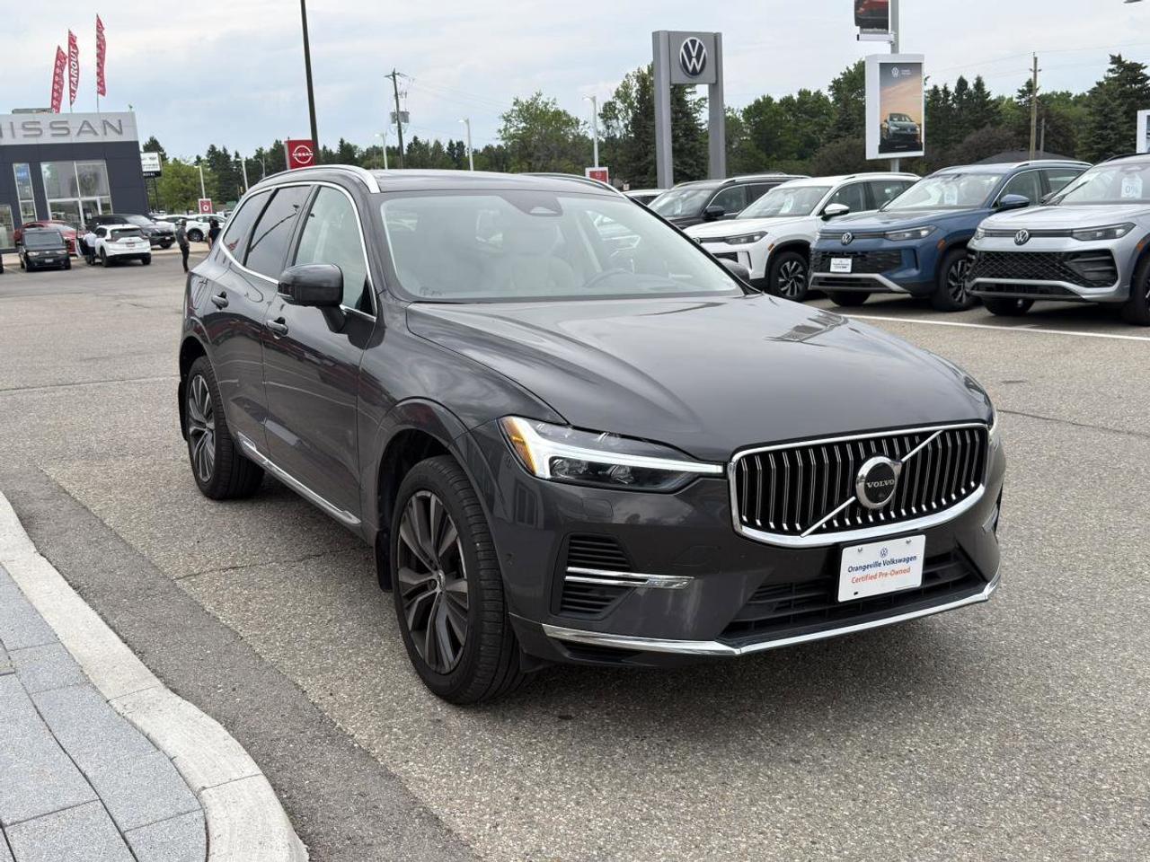 2022 Volvo XC60 Recharge T8 eAWD PHEV Inscription Expression Extended Range Photo