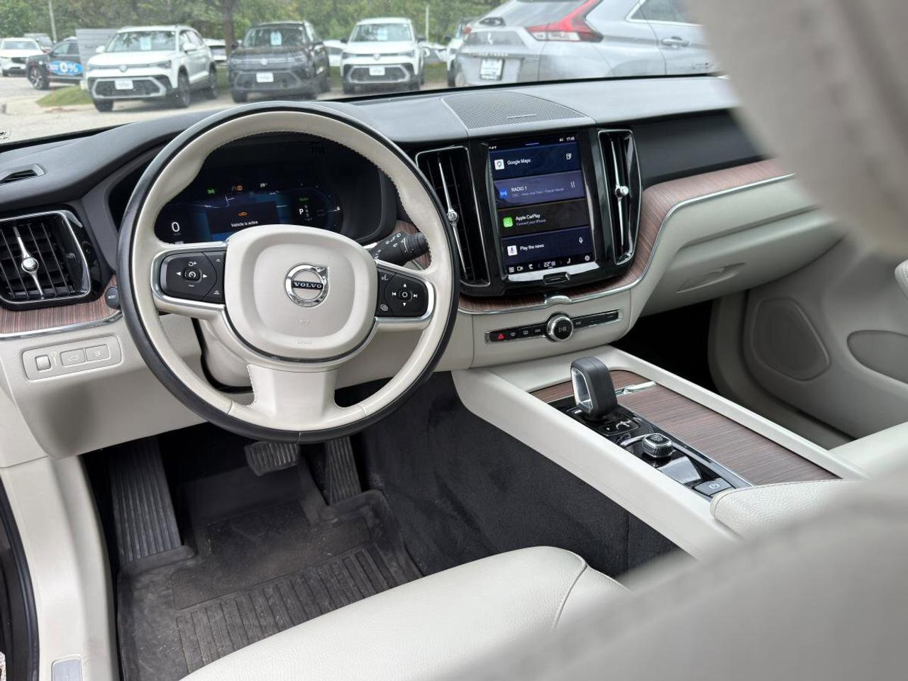 2022 Volvo XC60 Recharge T8 eAWD PHEV Inscription Expression Extended Range Photo