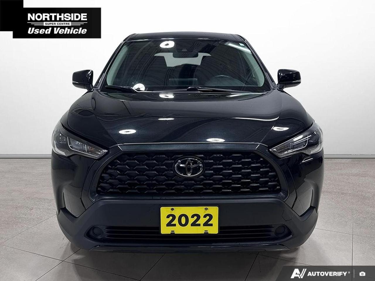 2022 Toyota Corolla Cross LE AWD Photo