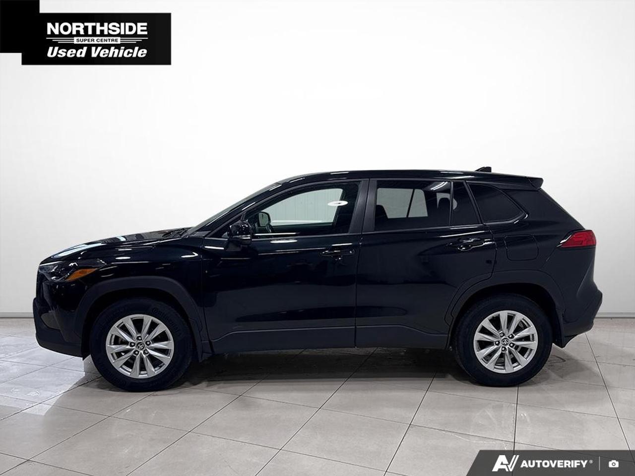 2022 Toyota Corolla Cross LE AWD Photo2