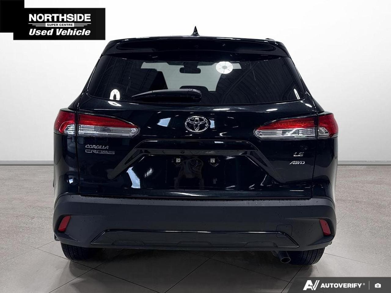 2022 Toyota Corolla Cross LE AWD Photo