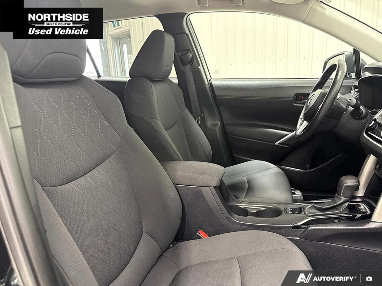 2022 Toyota Corolla Cross LE AWD Photo