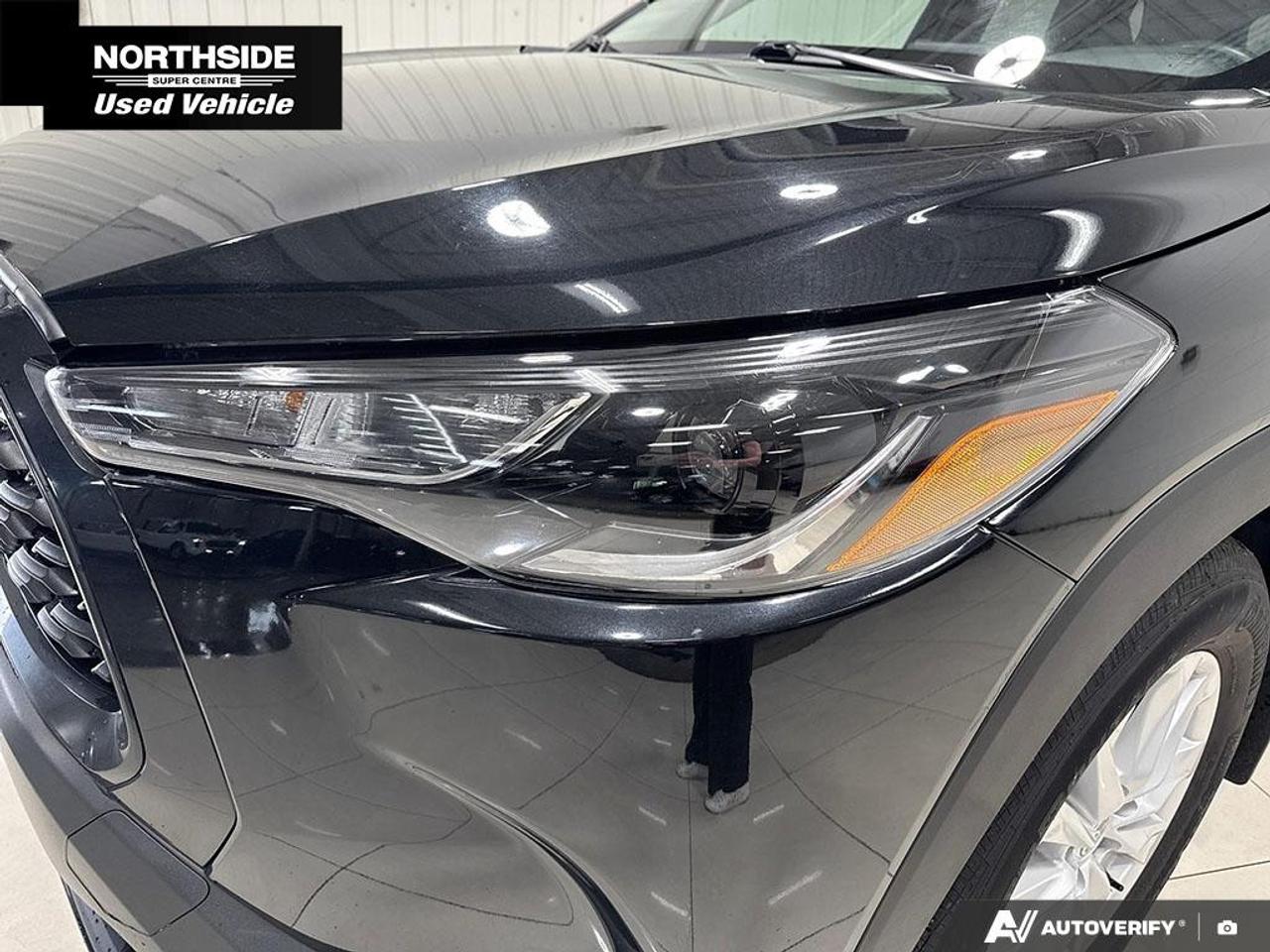 2022 Toyota Corolla Cross LE AWD Photo
