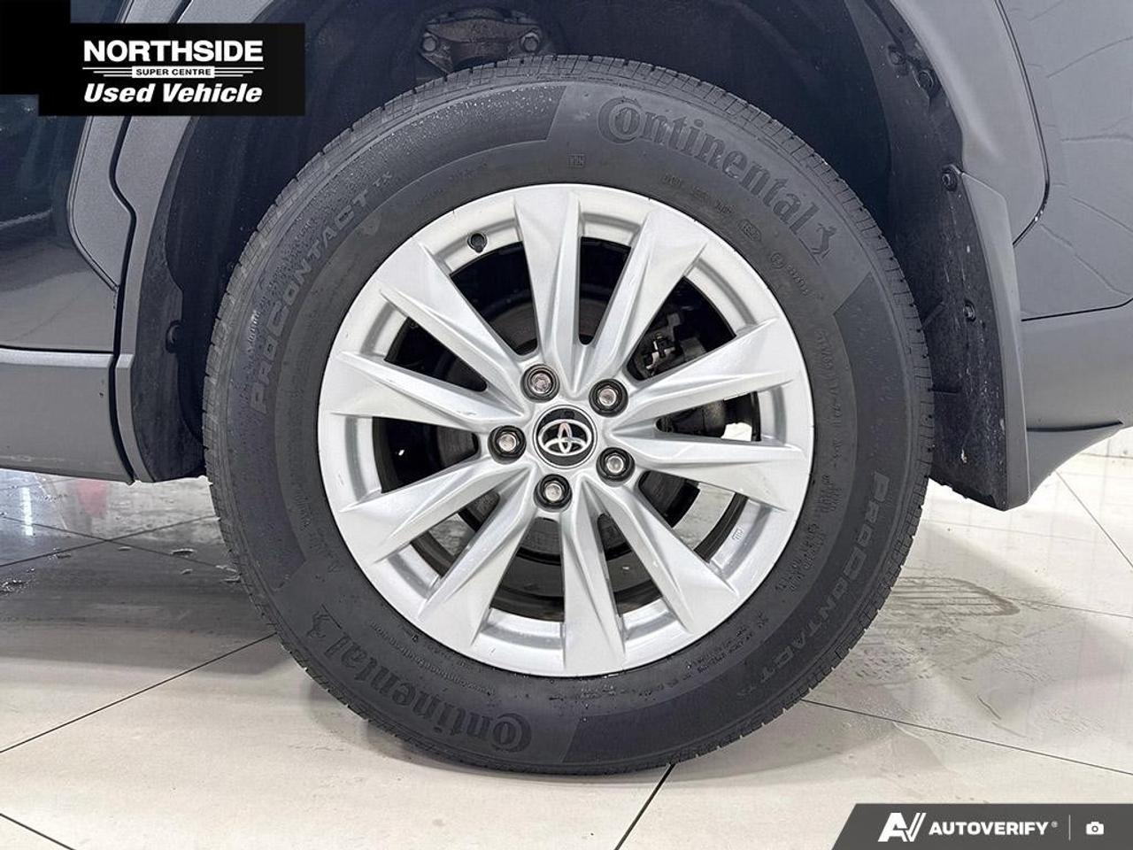 2022 Toyota Corolla Cross LE AWD Photo