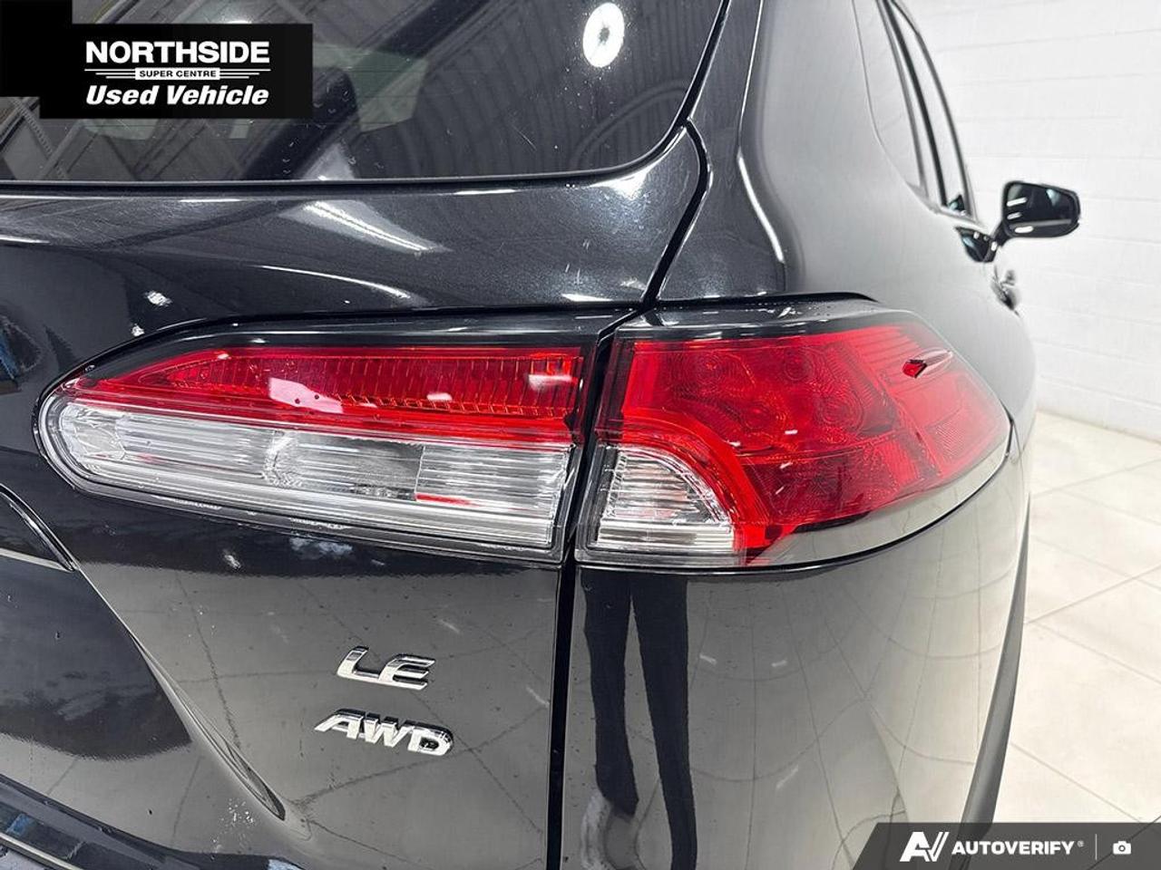 2022 Toyota Corolla Cross LE AWD Photo