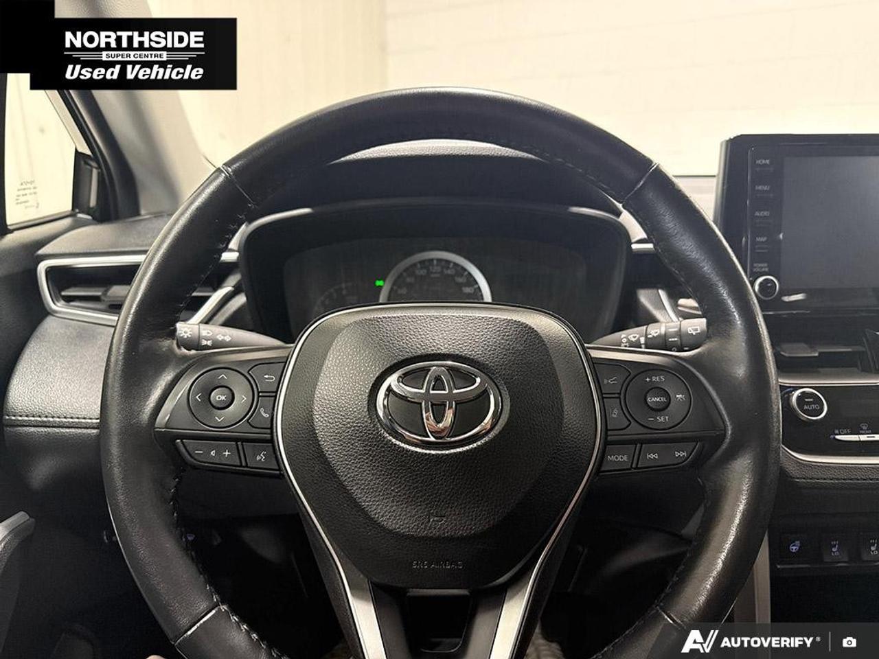 2022 Toyota Corolla Cross LE AWD Photo