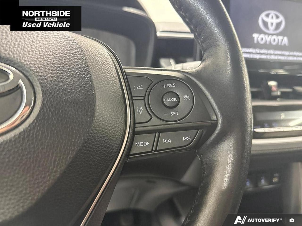 2022 Toyota Corolla Cross LE AWD Photo