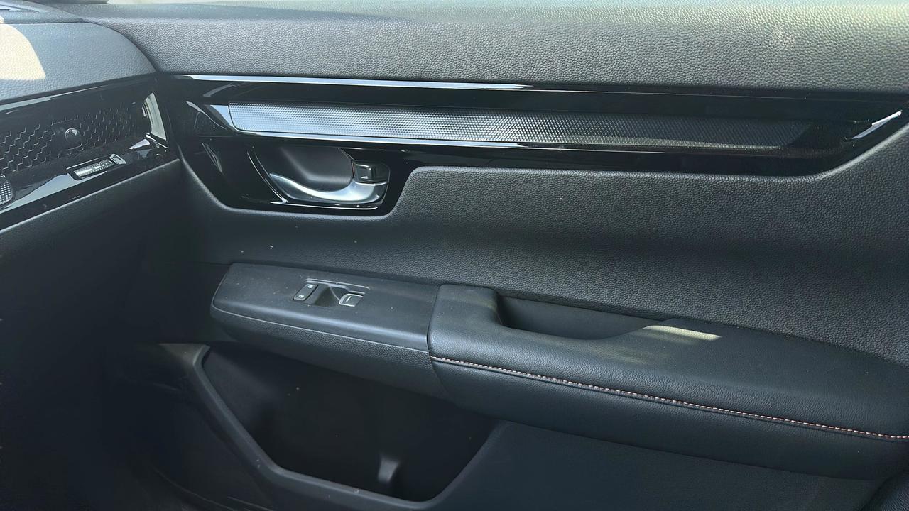 2023 Honda CR-V Hybrid Touring AWD Photo