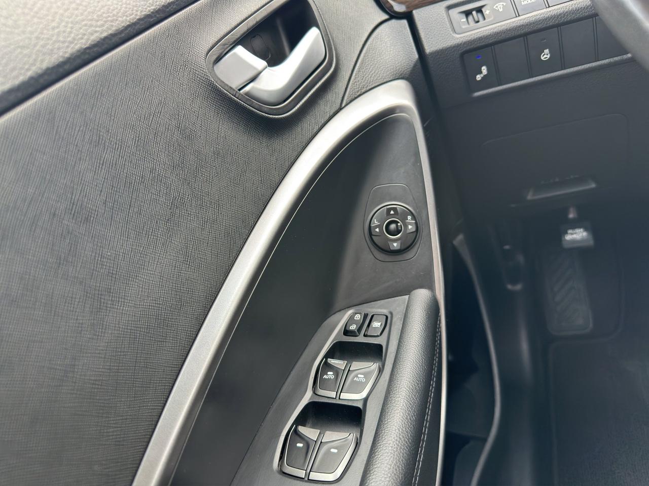 2017 Hyundai Santa Fe Sport Premium | Reverse Cam | Heated Seats Photo