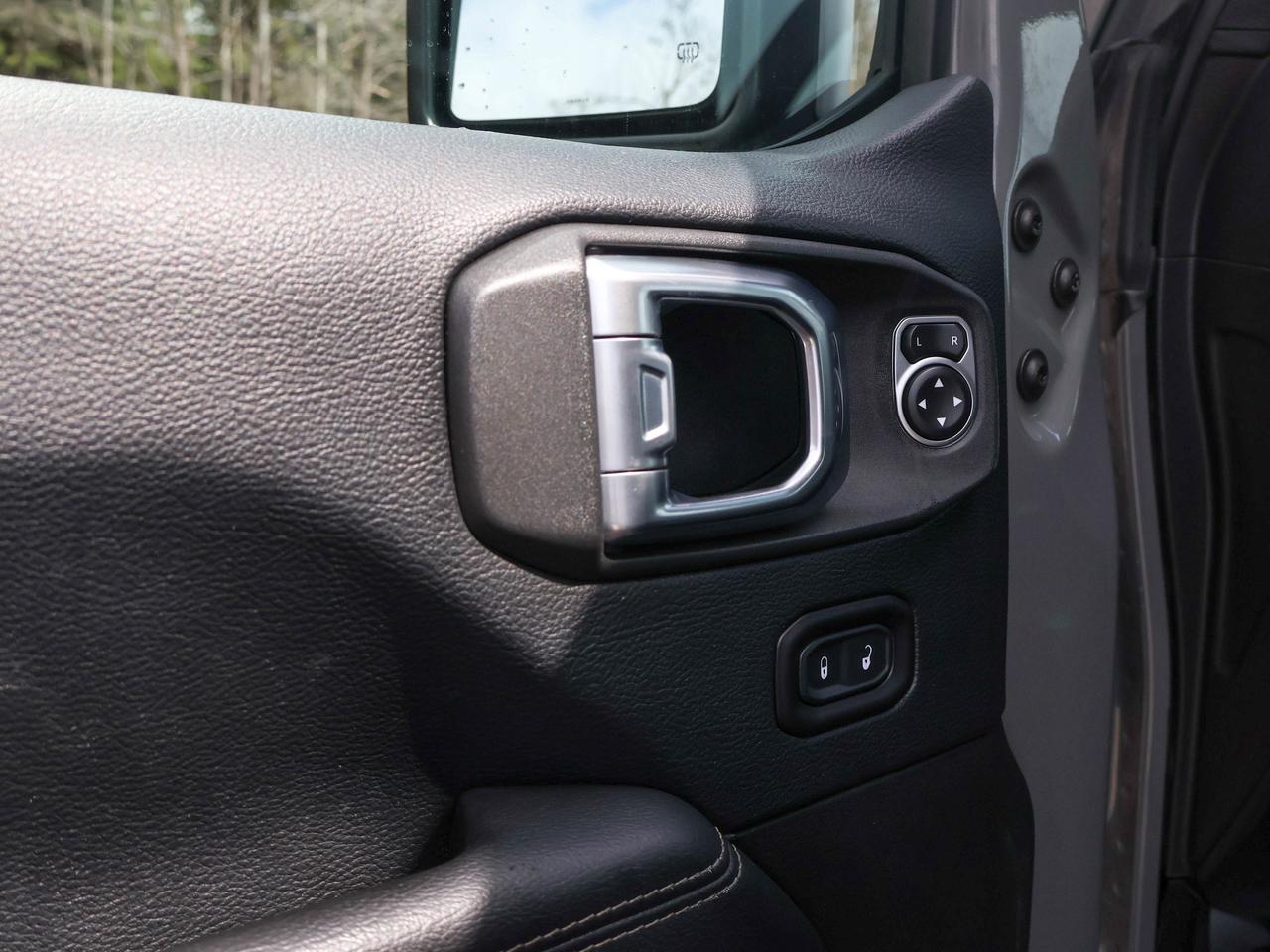 2018 Jeep WRANGLER UNLIMITED Sahara Photo