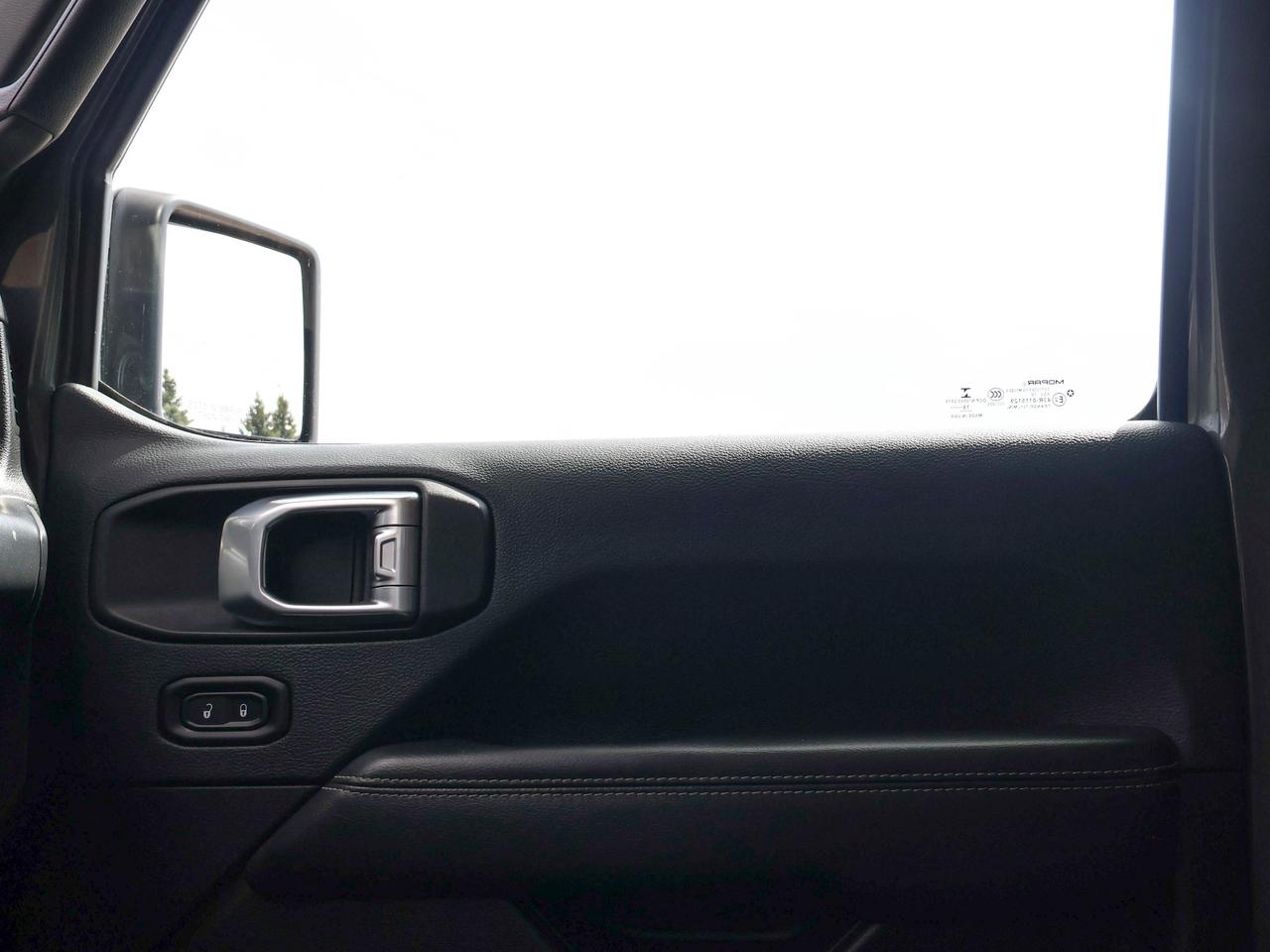 2018 Jeep WRANGLER UNLIMITED Sahara Photo