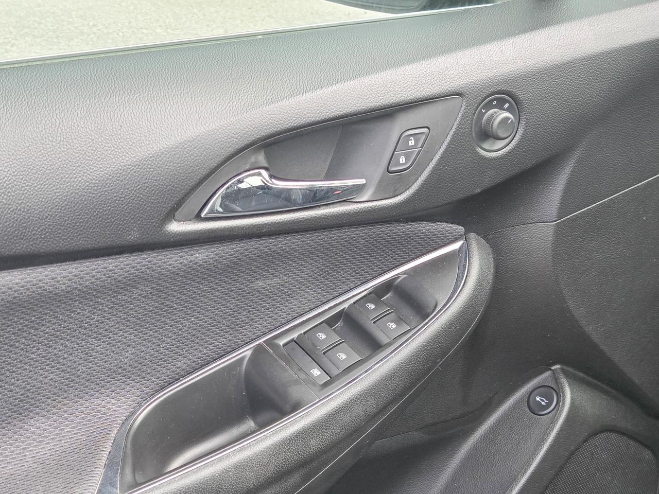 2018 Chevrolet Cruze LT Photo
