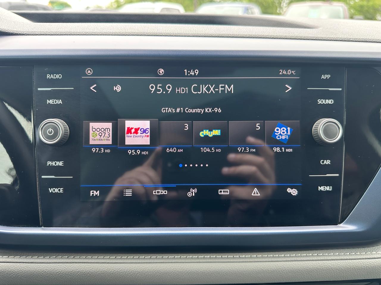 2024 Volkswagen Taos Comfortline HTD-Cloth Panoroof XM CarPlay RearCam Photo