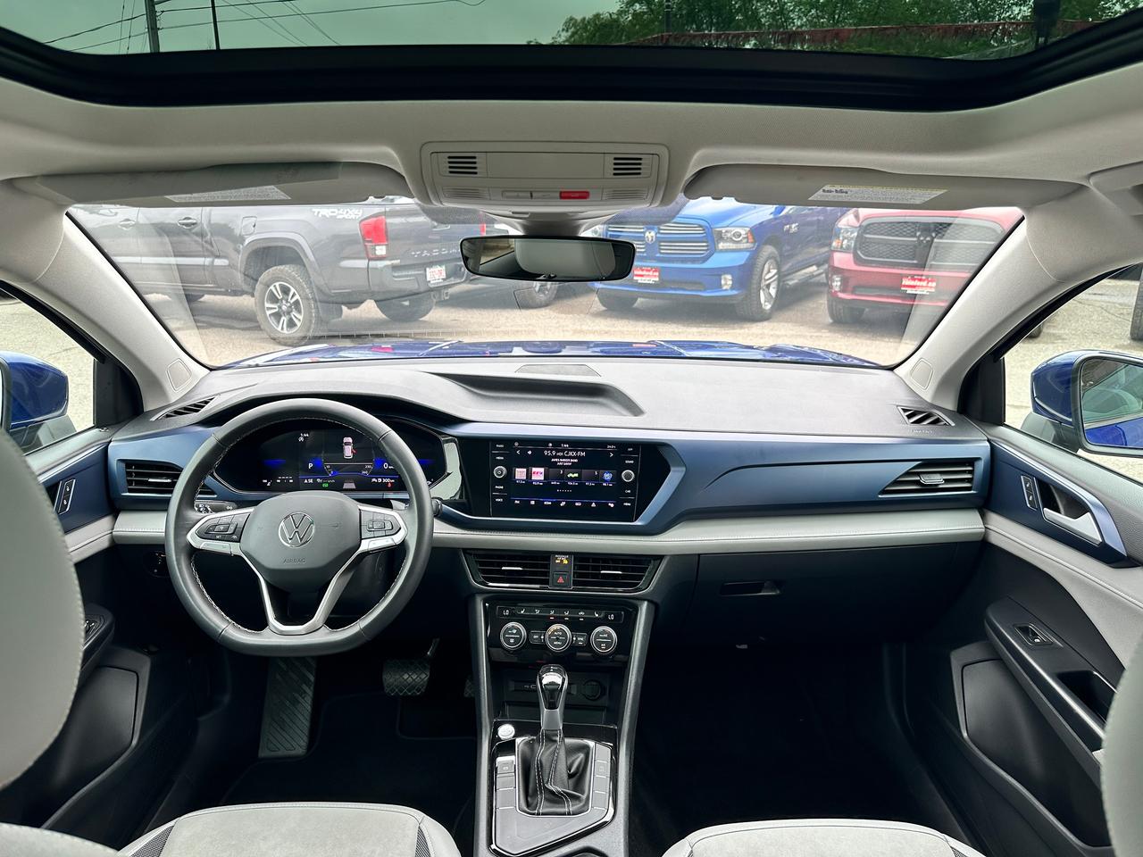 2024 Volkswagen Taos Comfortline HTD-Cloth Panoroof XM CarPlay RearCam Photo