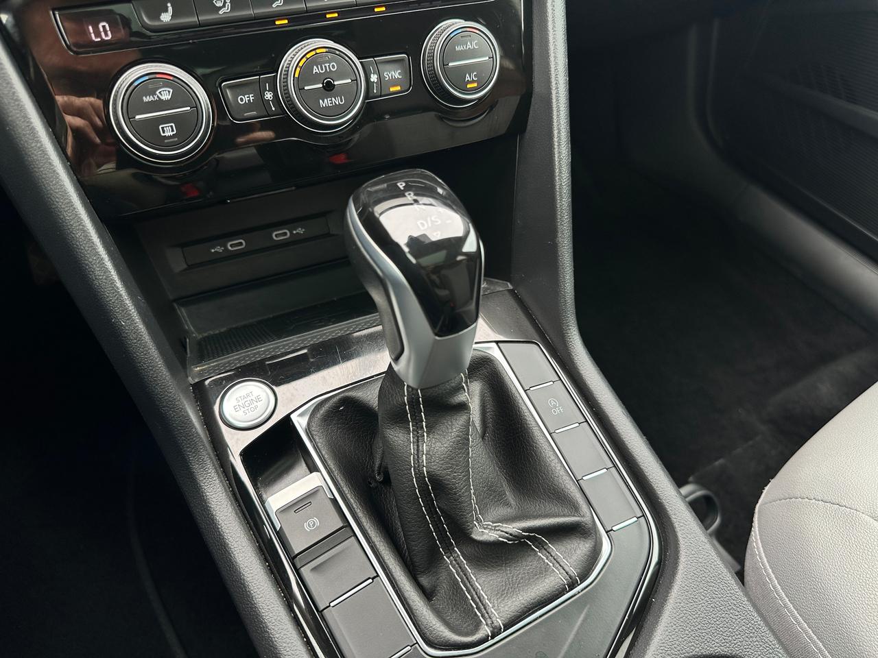 2024 Volkswagen Taos Comfortline HTD-Cloth Panoroof XM CarPlay RearCam Photo
