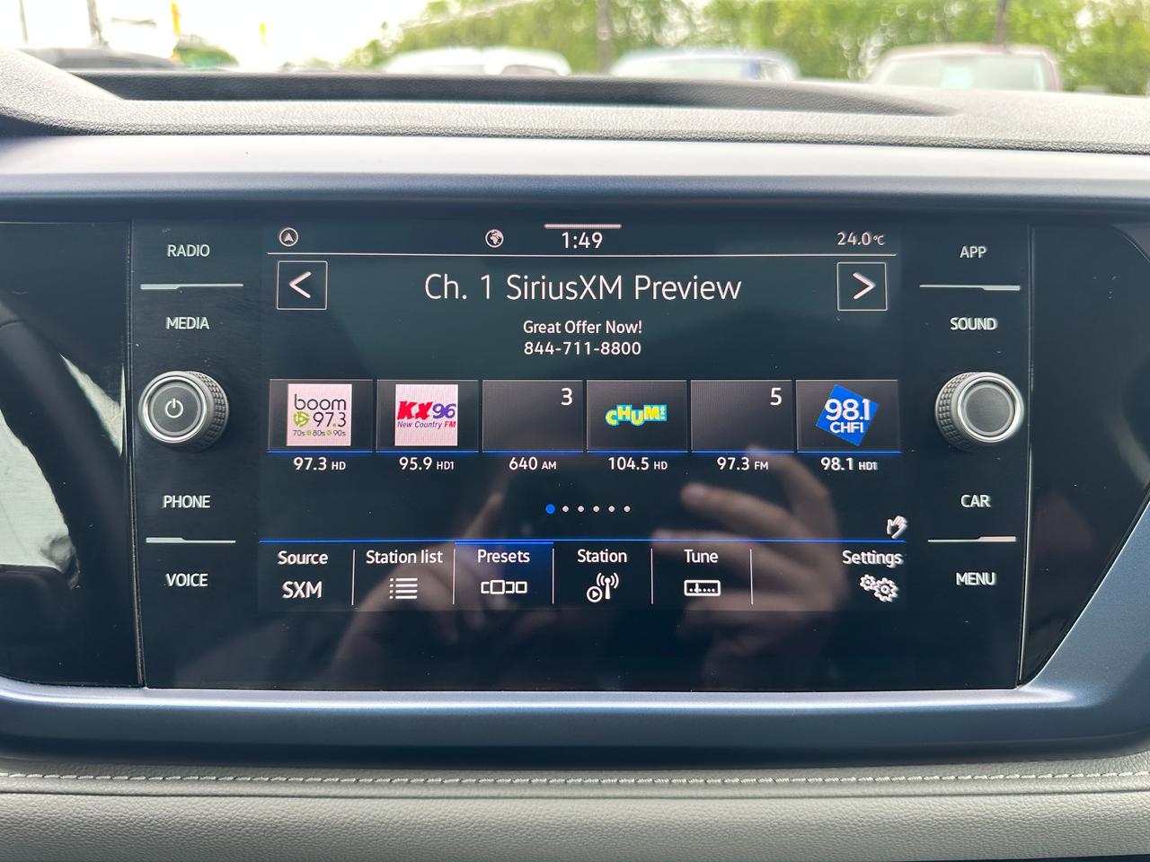 2024 Volkswagen Taos Comfortline HTD-Cloth Panoroof XM CarPlay RearCam Photo