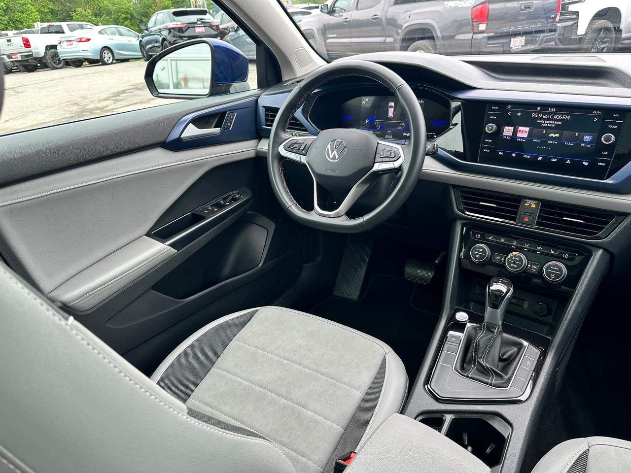 2024 Volkswagen Taos Comfortline HTD-Cloth Panoroof XM CarPlay RearCam Photo