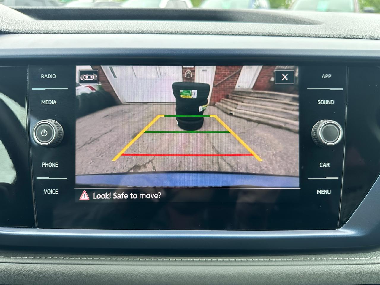 2024 Volkswagen Taos Comfortline HTD-Cloth Panoroof XM CarPlay RearCam Photo